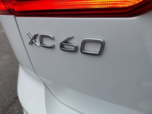 Used 2022 Volvo XC60 B5 Inscription w/ Advanced Package image 11