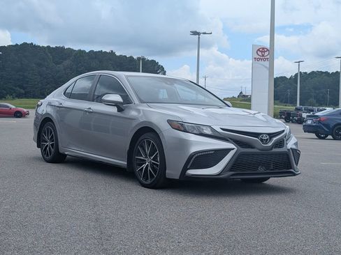 Used 2024 Toyota Camry SE FWD image 7