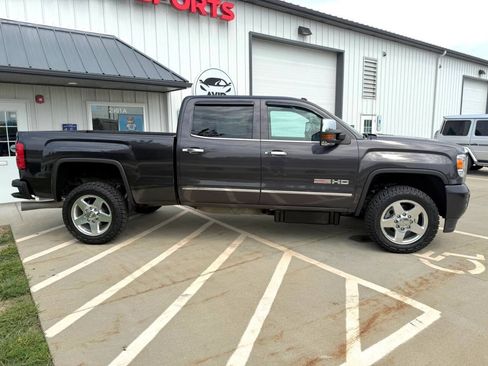 Used 2015 GMC Sierra 2500 SLT w/ Duramax Plus Package AWD/4WD image 9