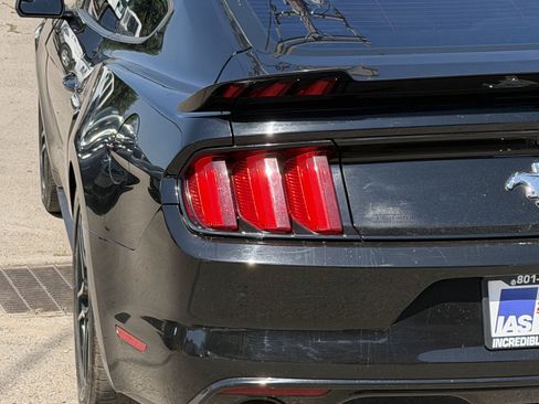 Used 2016 Ford Mustang Coupe RWD image 21