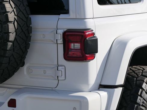 Used 2020 Jeep Wrangler Unlimited Sahara image 5