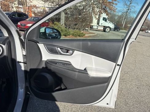 Certified 2023 Hyundai Kona Limited image 33