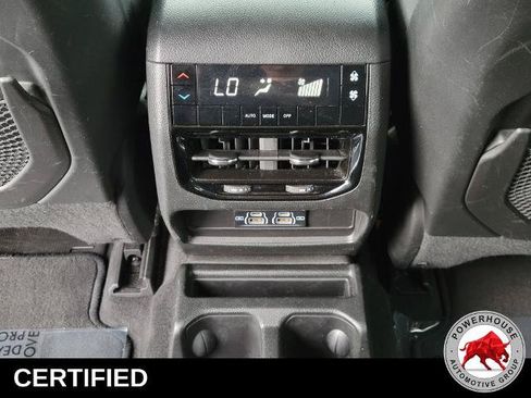 Used 2024 Jeep Grand Cherokee L Laredo RWD image 18