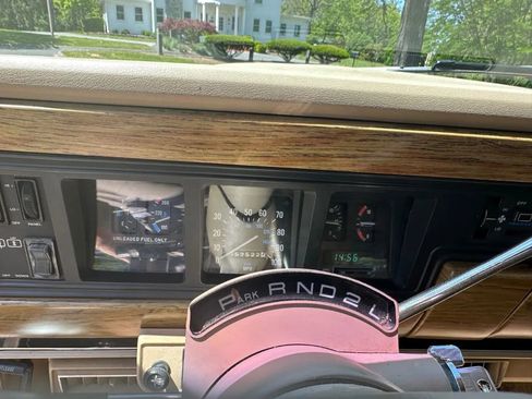 Used 1989 Jeep Grand Wagoneer image 21