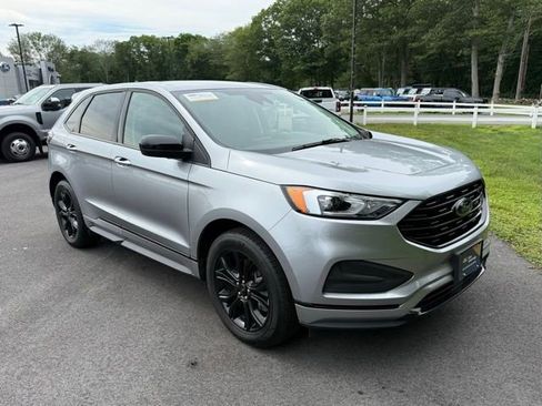 Certified 2024 Ford Edge SE w/ Black Appearance Package image 9