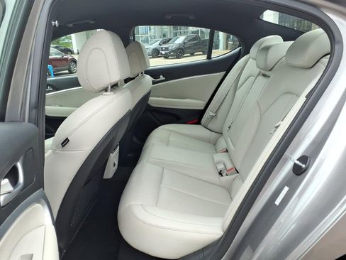 Used 2024 Genesis G70 2.5T RWD image 6