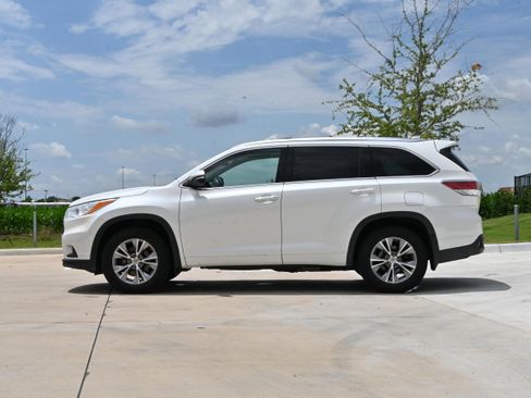 Used 2014 Toyota Highlander XLE AWD/4WD image 6
