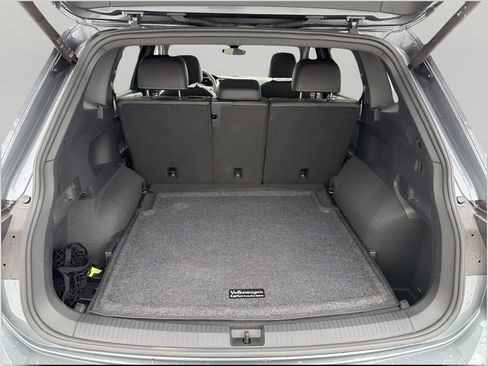 Used 2024 Volkswagen Tiguan SE R-Line image 27