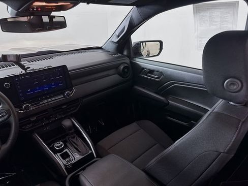 Used 2024 Chevrolet Colorado Trail Boss w/ Technology Package image 21