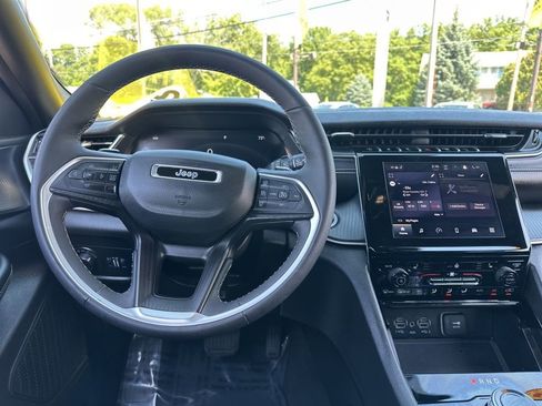 Used 2023 Jeep Grand Cherokee L Altitude image 7