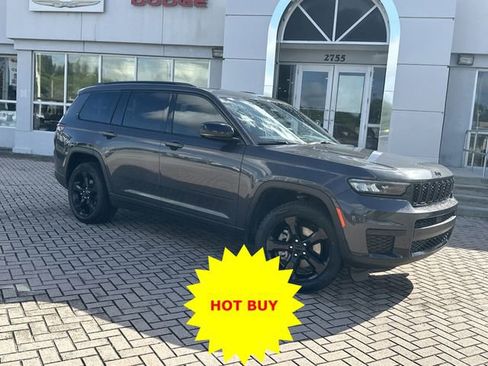 Used 2024 Jeep Grand Cherokee L Altitude AWD/4WD image 2