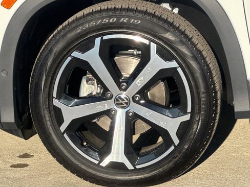 New 2026 Volkswagen Tiguan SE image 25