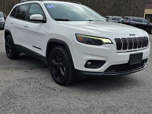Used 2019 Jeep Cherokee Latitude Plus image 4
