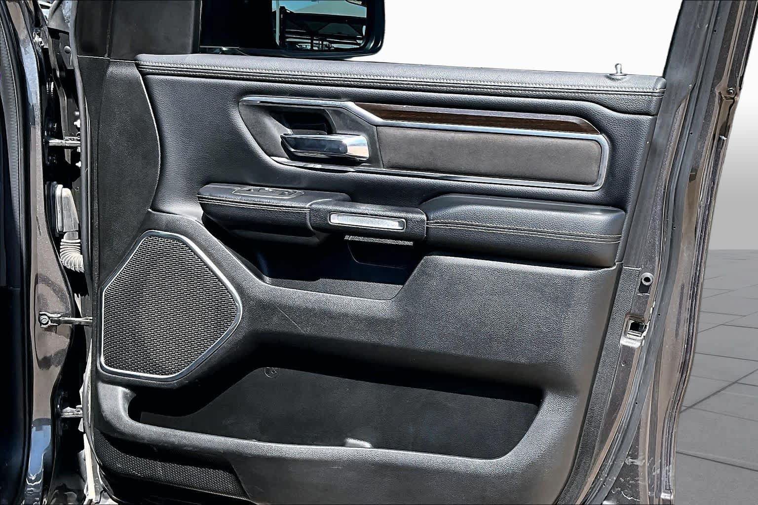 Used 2022 RAM 1500 Laramie AWD/4WD image 16