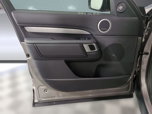 Certified 2025 Land Rover Discovery Dynamic SE image 19