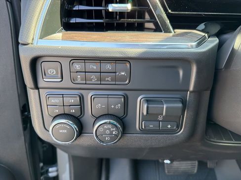 New 2026 Chevrolet Tahoe Premier AWD/4WD image 25
