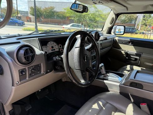 Used 2004 HUMMER H2 w/ Preferred Equipment Group AWD/4WD image 12