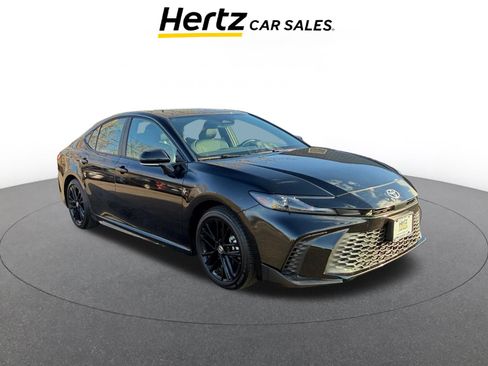 Used 2025 Toyota Camry LE image 1