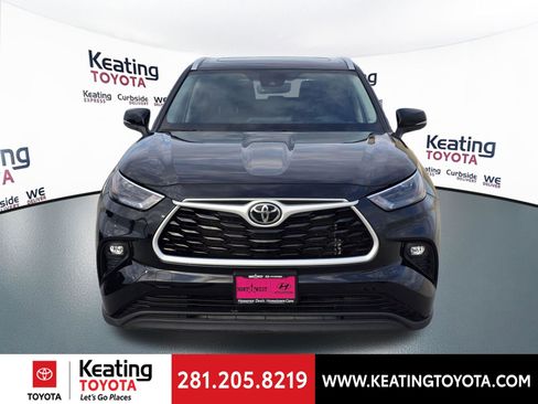 Used 2024 Toyota Highlander XLE FWD image 4