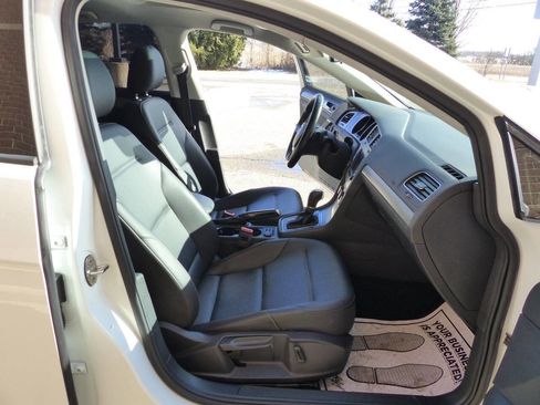 Used 2017 Volkswagen Golf SE image 43