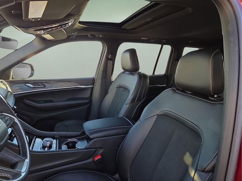 New 2026 Jeep Grand Cherokee Altitude image 12