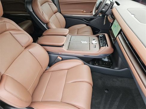 New 2025 Lincoln Navigator Reserve image 13