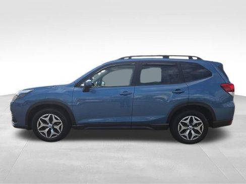 Used 2023 Subaru Forester Premium AWD/4WD image 2
