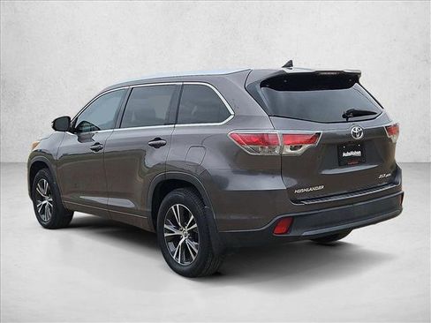 Used 2016 Toyota Highlander XLE AWD/4WD image 14