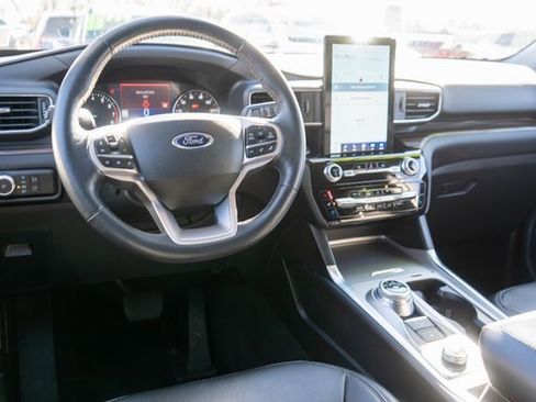 Used 2022 Ford Explorer Limited w/ Limited Technology Package image 12