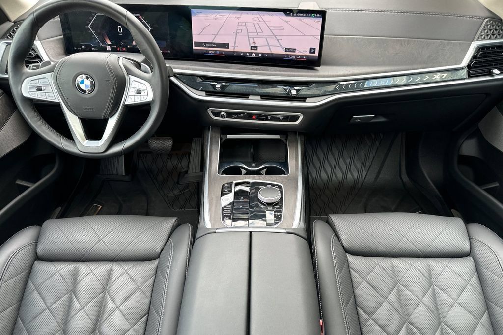 Used 2025 BMW X7 xDrive40i AWD/4WD image 5