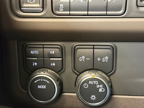Used 2021 Chevrolet Tahoe Z71 AWD/4WD image 13