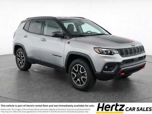 Used 2025 Jeep Compass Trailhawk image 1
