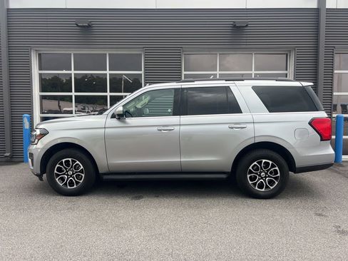 Used 2024 Ford Expedition XLT AWD/4WD image 2
