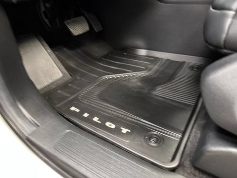 Used 2024 Honda Pilot Touring image 32
