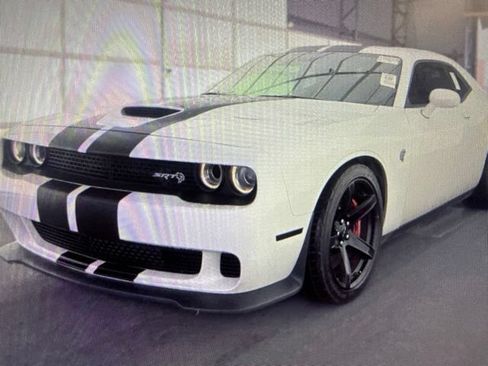 Used 2017 Dodge Challenger SRT Hellcat RWD image 4