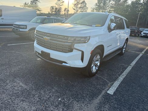 Used 2021 Chevrolet Suburban Premier w/ Premium Package image 3
