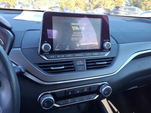 Used 2024 Nissan Altima 2.5 SR image 9