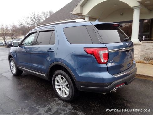 Used 2018 Ford Explorer XLT w/ Equipment Group 202A image 4