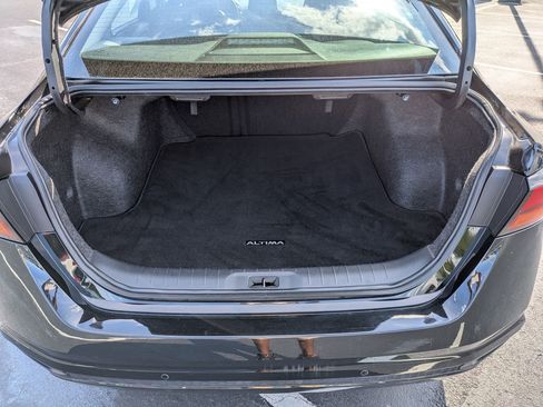 Used 2024 Nissan Altima 2.5 SV FWD image 31