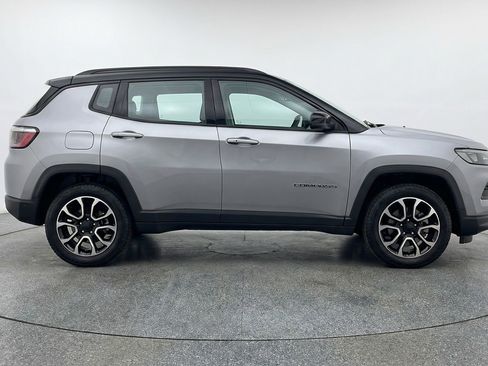 Used 2025 Jeep Compass Trailhawk image 11