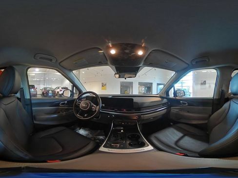 Used 2026 Kia Carnival FWD image 45
