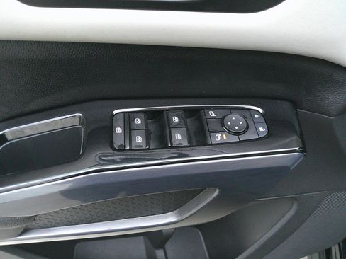 Used 2022 Nissan Pathfinder SL w/ SL Black Package image 18