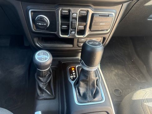 Used 2022 Jeep Wrangler Unlimited Sport AWD/4WD image 19