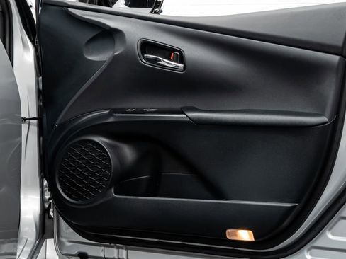 Used 2017 Toyota Prius Three image 10