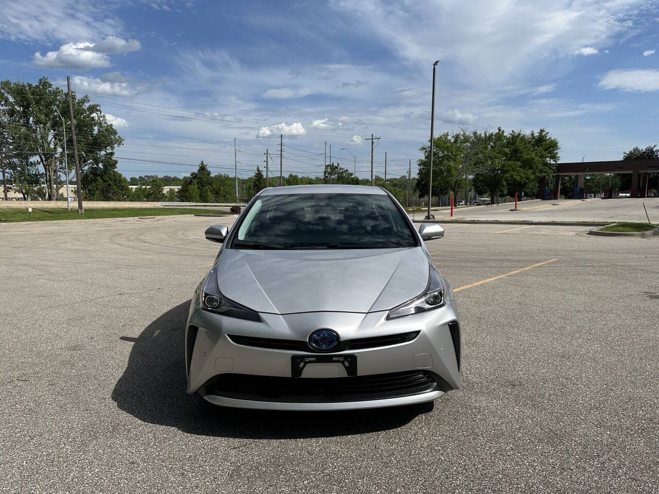 Used 2022 Toyota Prius LE FWD image 2