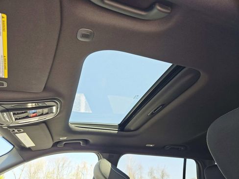 New 2026 Jeep Grand Cherokee L 4WD image 9