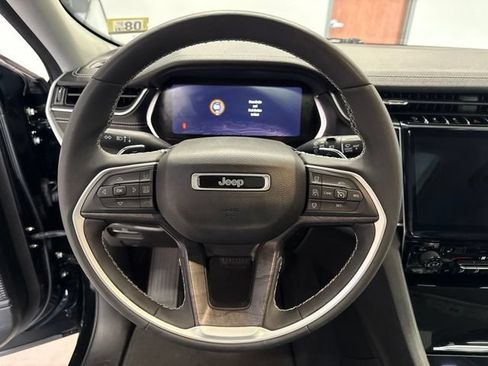 Used 2023 Jeep Grand Cherokee Limited w/ Black Appearance Package AWD/4WD image 32