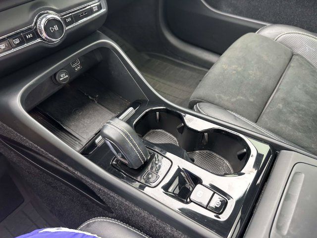 Used 2019 Volvo XC40 T5 R-Design AWD/4WD image 27
