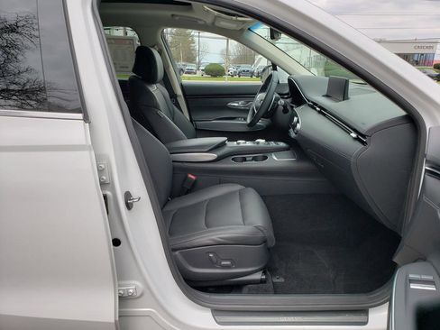 Used 2022 Genesis GV70 2.5T w/ Select Package image 17