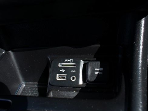 Used 2018 Jeep Cherokee Latitude Plus image 24